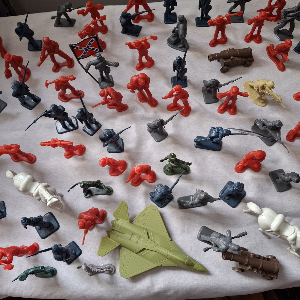 30 +Multicolor Toy Soldier Set
